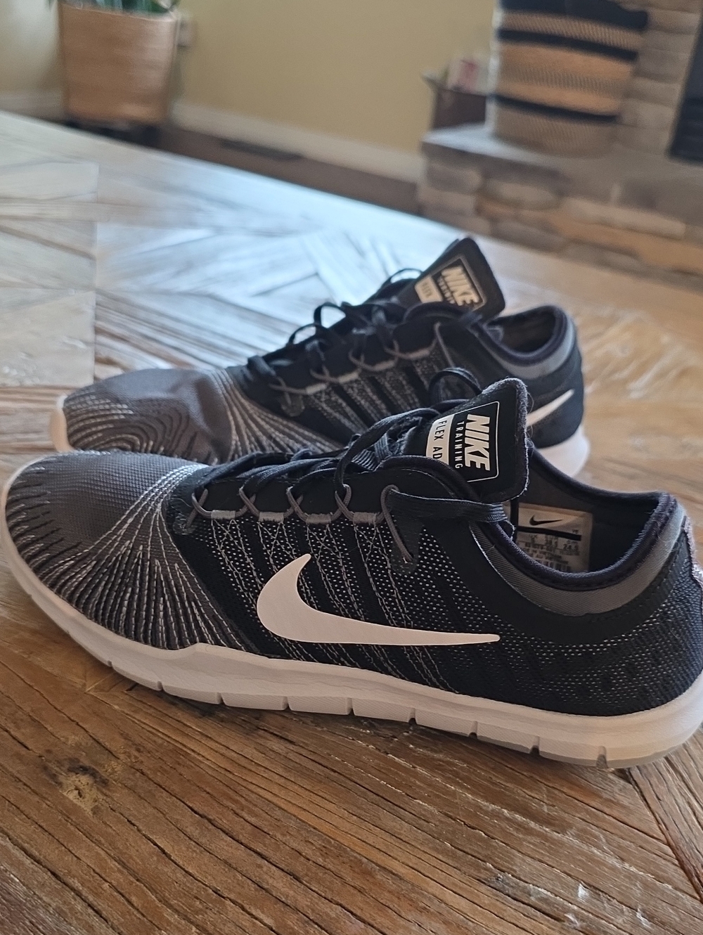 NIKE Flex Adapt TR trainjng running sneakers 7.5